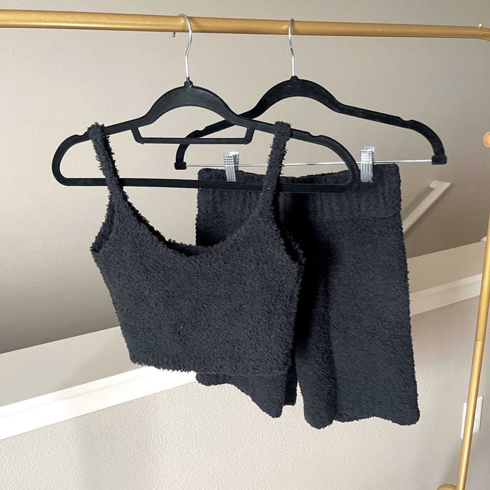 SKIMS cozy knit tank and shorts set 🖤 size: S/M